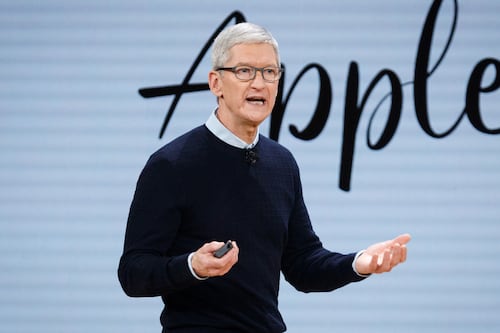 Apple CEO’s Other Job: Helping Turn Nike Around